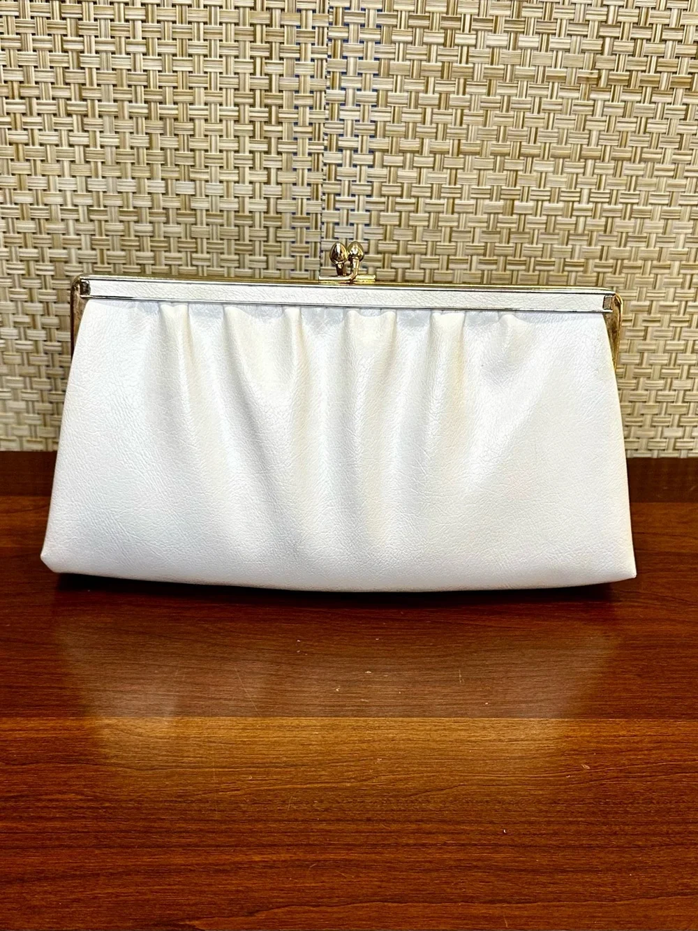 VTG 1950s-60s Andé White Faux Leather Clutch Kiss Lock Mid Century Evening Bag